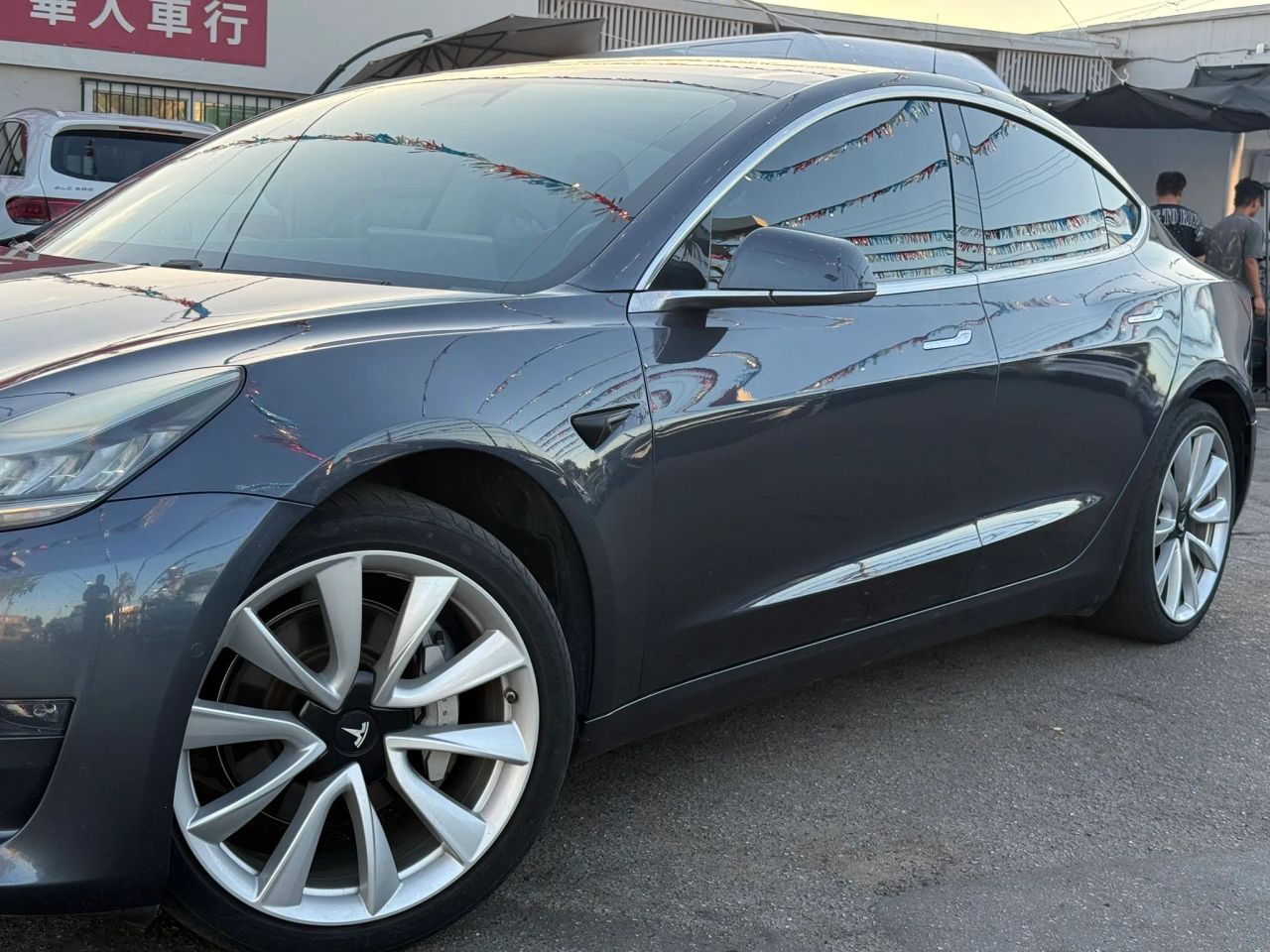 tesla model 3 2018 5YJ3E1EA4JF032068 image tesla model 3 2018 5YJ3E1EA4JF032068 image